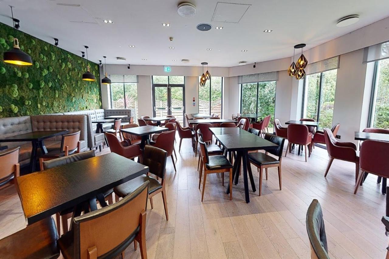 Village Hotel Chester St David'S Ewloe Екстер'єр фото