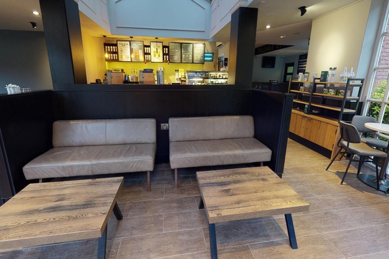 Village Hotel Chester St David'S Ewloe Екстер'єр фото